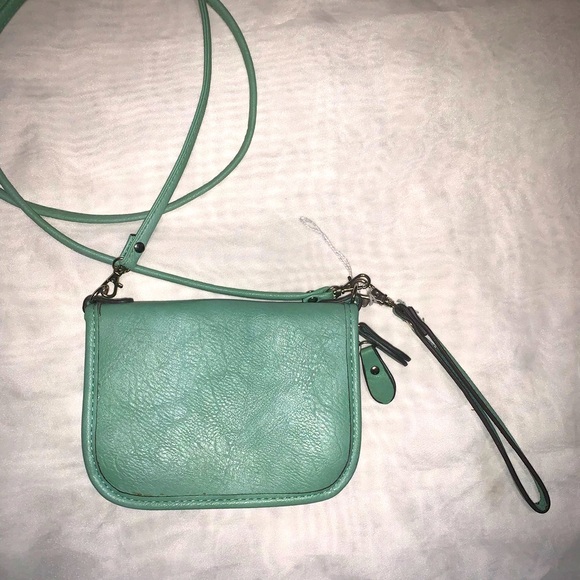 BUENO Small Wristlet Wallet Purse - Picture 4 of 9